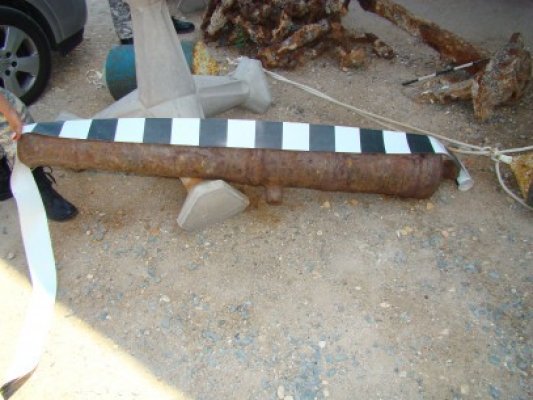Căutător de comori din 2 Mai, găsit de poliţişti cu un tun în curte